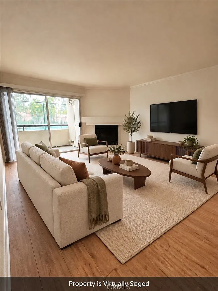 2 bed, 920 sqft, $2,800 — Photo 1