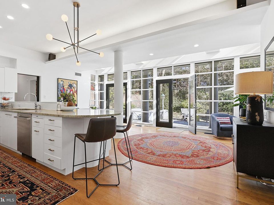 8219 Saint Martins Ln, Philadelphia, PA 19118 | MLS #PAPH2604178