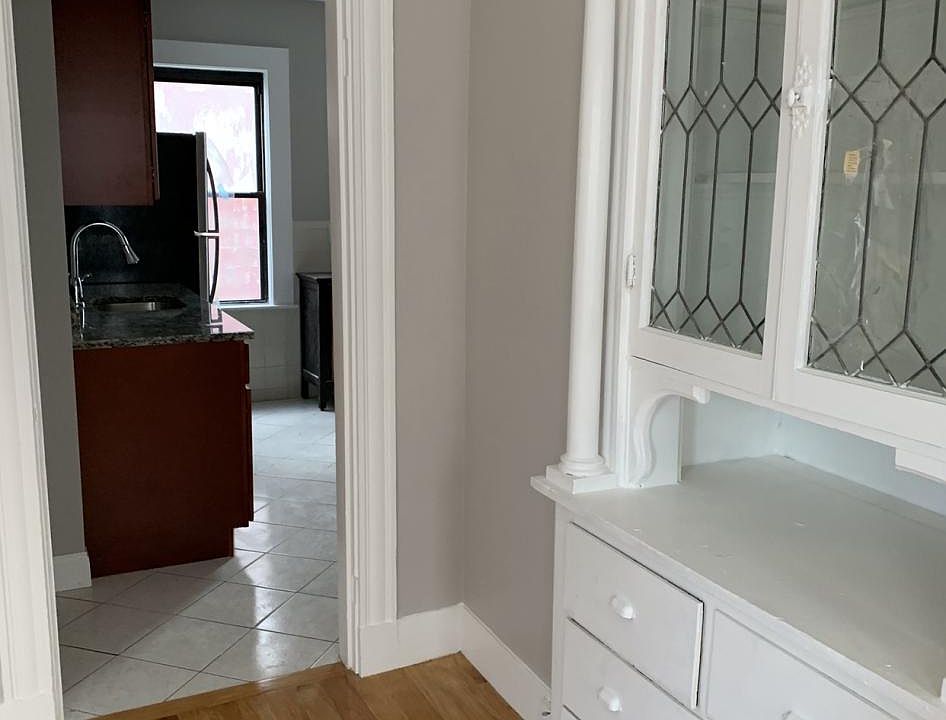 2nd image of 114 King St #3