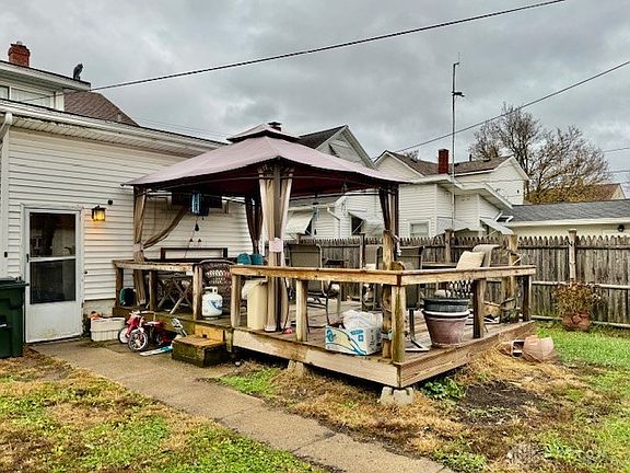 4th image of 1704 Broadway