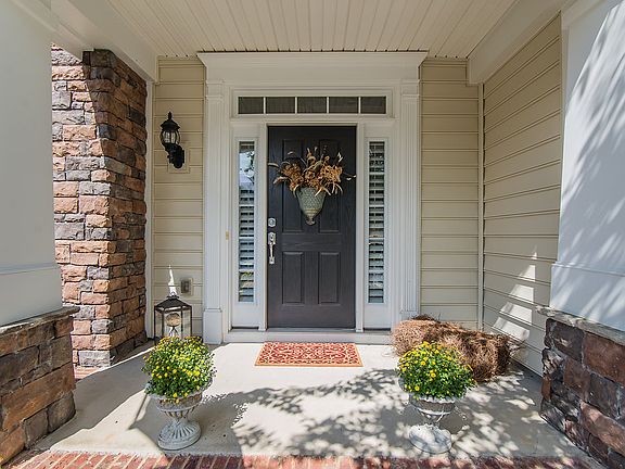 2nd image of 5085 Cressingham Dr