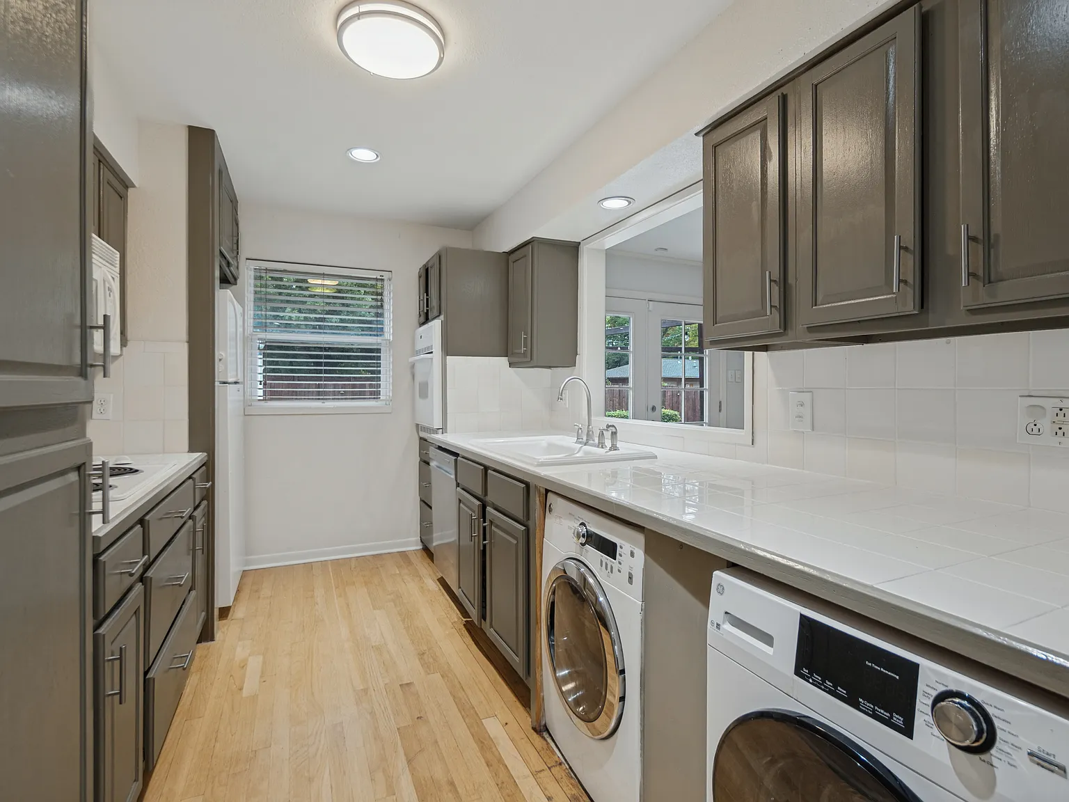 4 bed, 2096 sqft, $3,450 — Photo 3