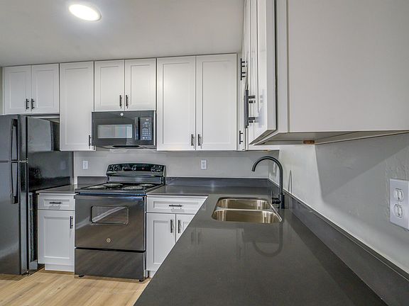 4th image of 1533 S Bronough St #D