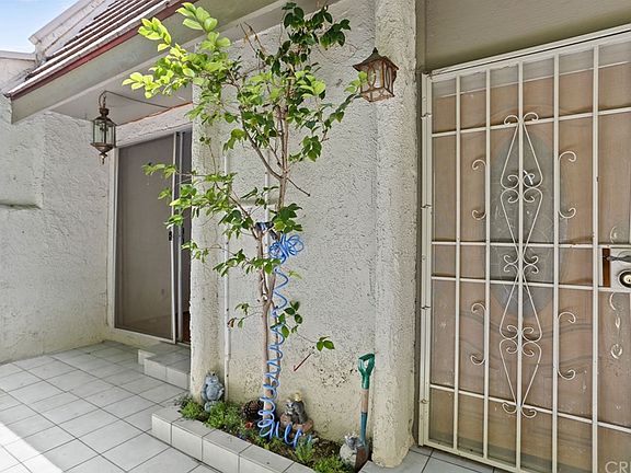 2nd image of 11856 Moorpark St APT B