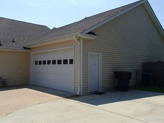 5th image of 2204B Brookville Dr