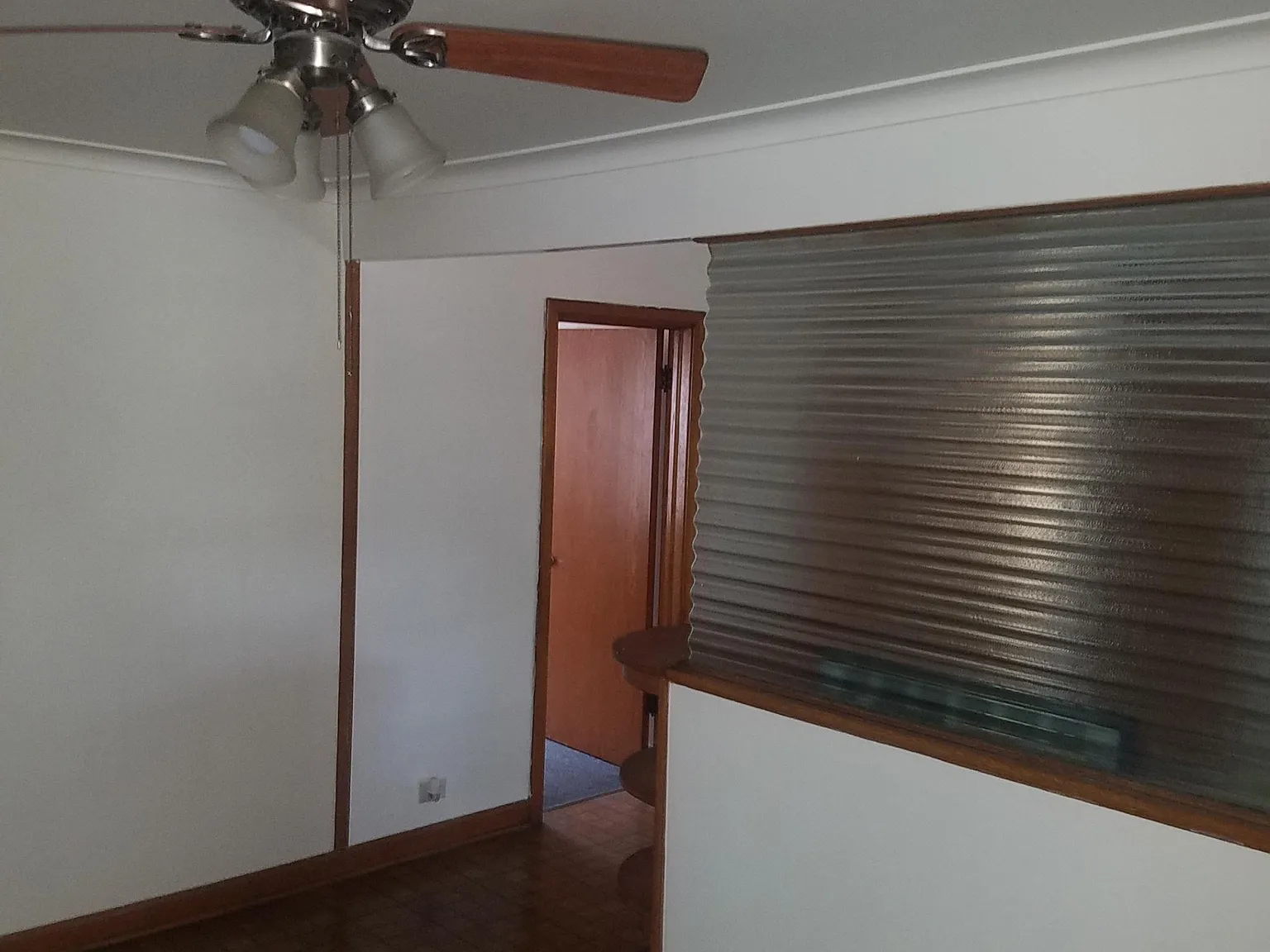 3 bed, 1000 sqft, $1,600 — Photo 2
