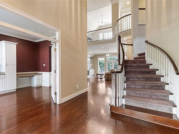 4th image of 63 Oak Alley Blvd
