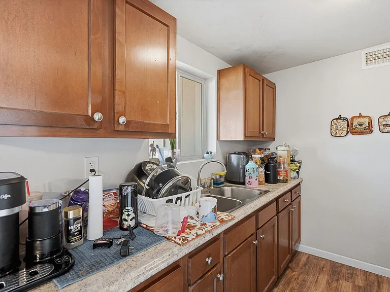 2439 E Parkside Dr — Photo 8