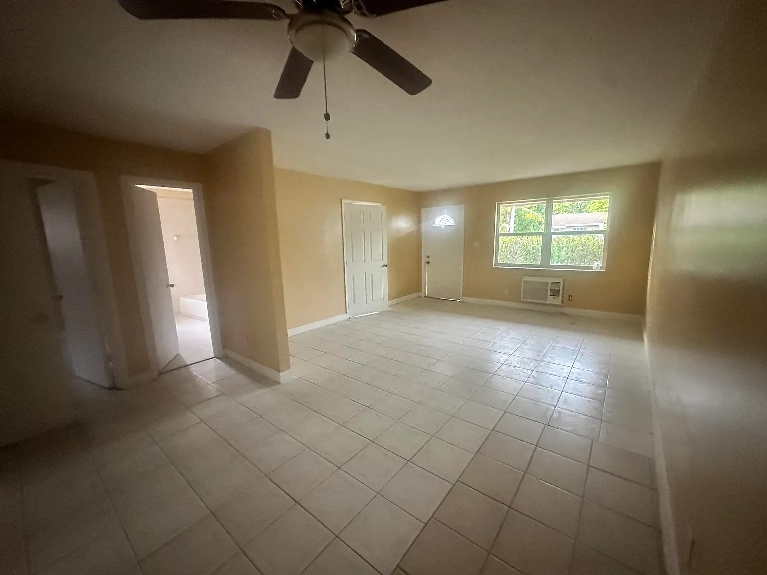 2 bed, 1.0 bath, 878 sqft, $2,000 — Photo 2