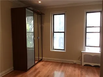 Rented by R New York