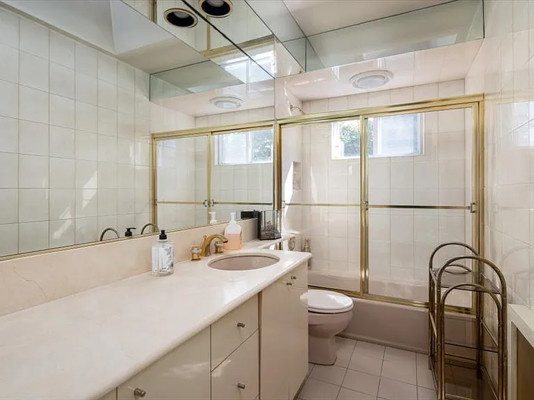 Vincent Dr — Photo 10