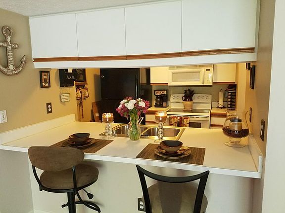 4th image of 5704 Apricot Ln