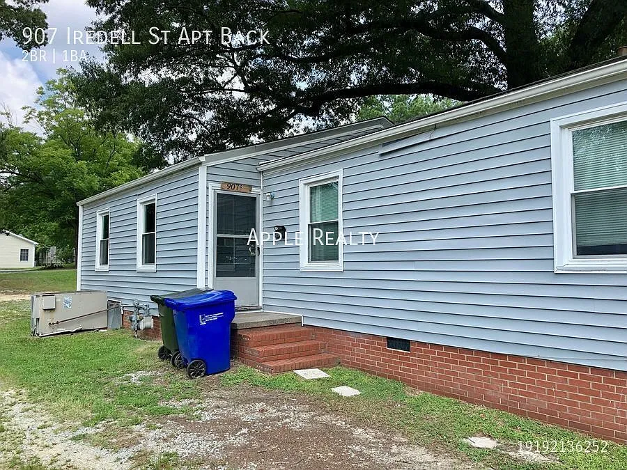 907 Iredell St Apt Back - Available now! — Photo 2