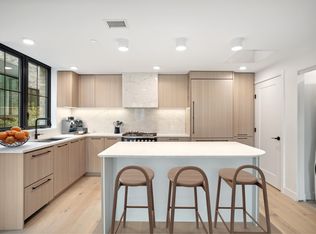 157 King Edward Ave W #104, Vancouver, BC