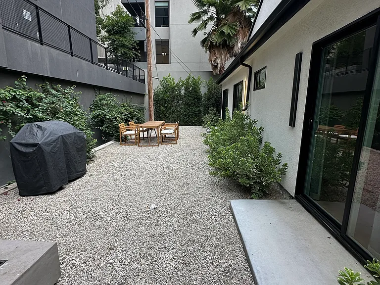 6136 Carlos Ave #1/4 — Photo 2
