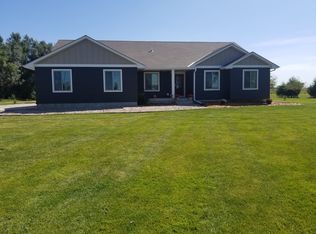 1955 W Binfield Rd, Doniphan, NE 68832