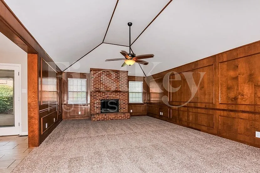 4 bed, 3.5 bath, 3979 sqft, $3,585 — Photo 3