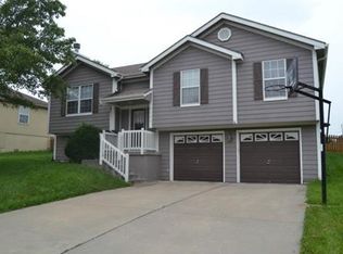2003 Chestnut Dr, Pleasant Hill, MO 64080