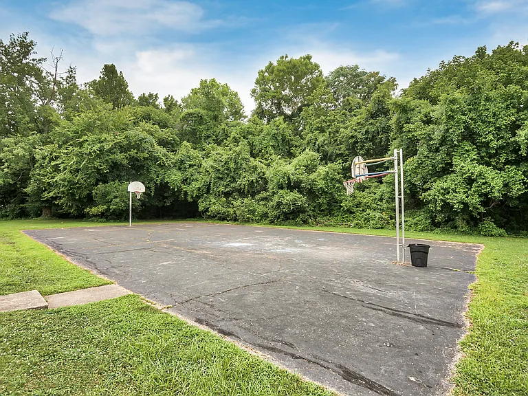 Pleasant Valley Apartments — Photo 8