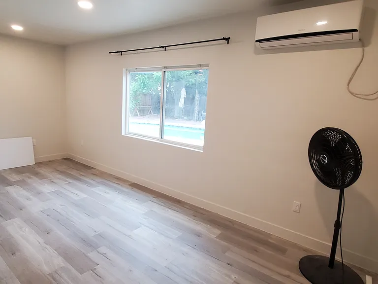 566 E Fernleaf Ave #B — Photo 3