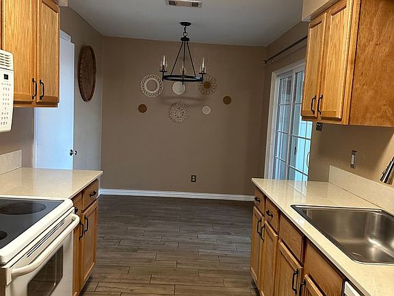 5th image of 1110 Chapel View Dr