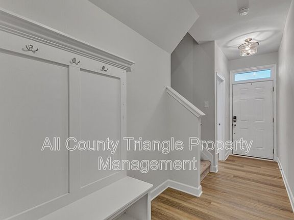 4th image of 609 Battleboro Dr