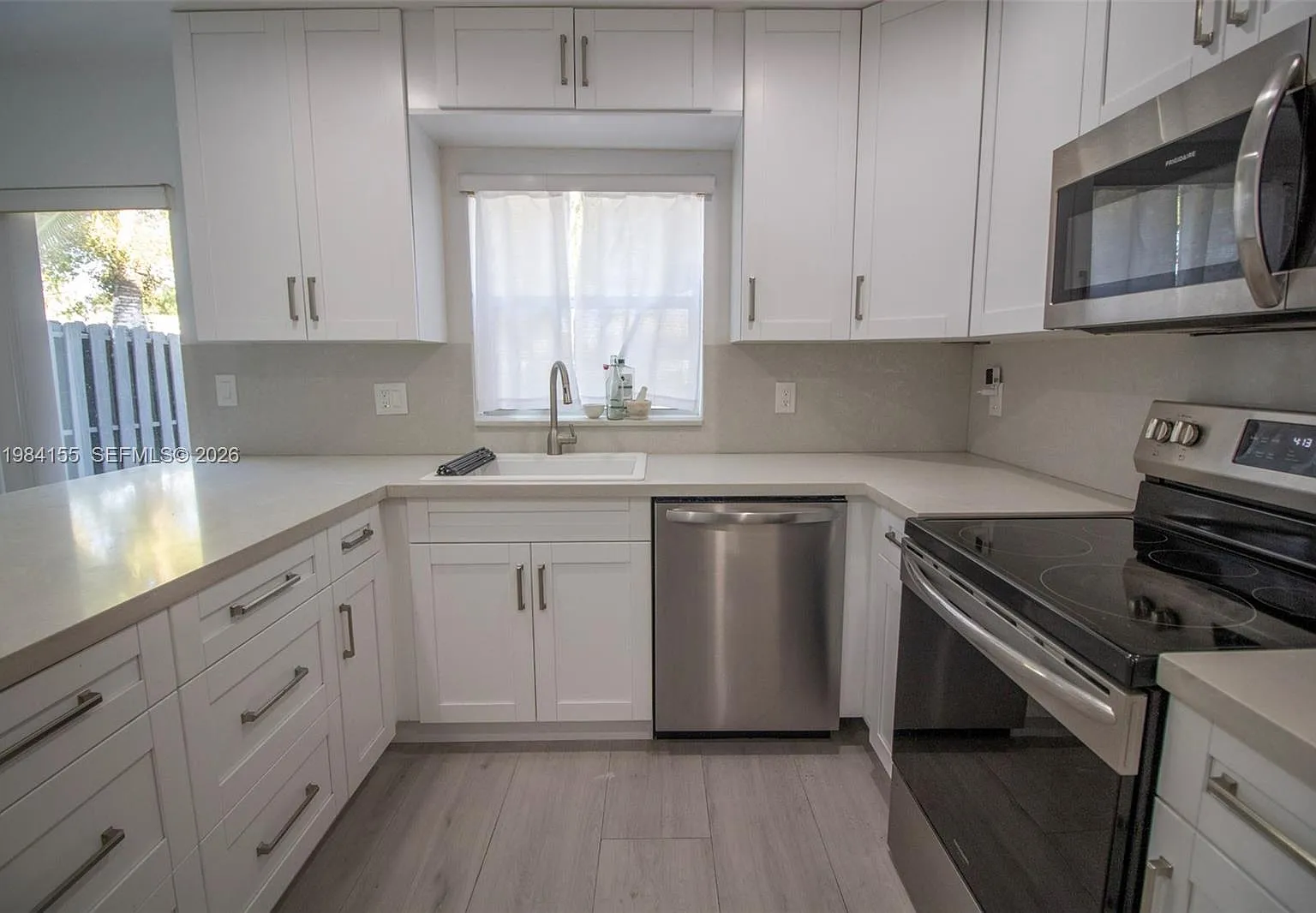 3 bed, 1700 sqft, $3,450 — Photo 2