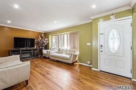 2nd image of 935 Southern Dr