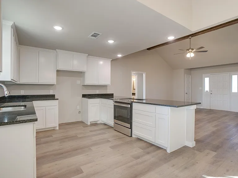 305 Bentley Dr — Photo 13