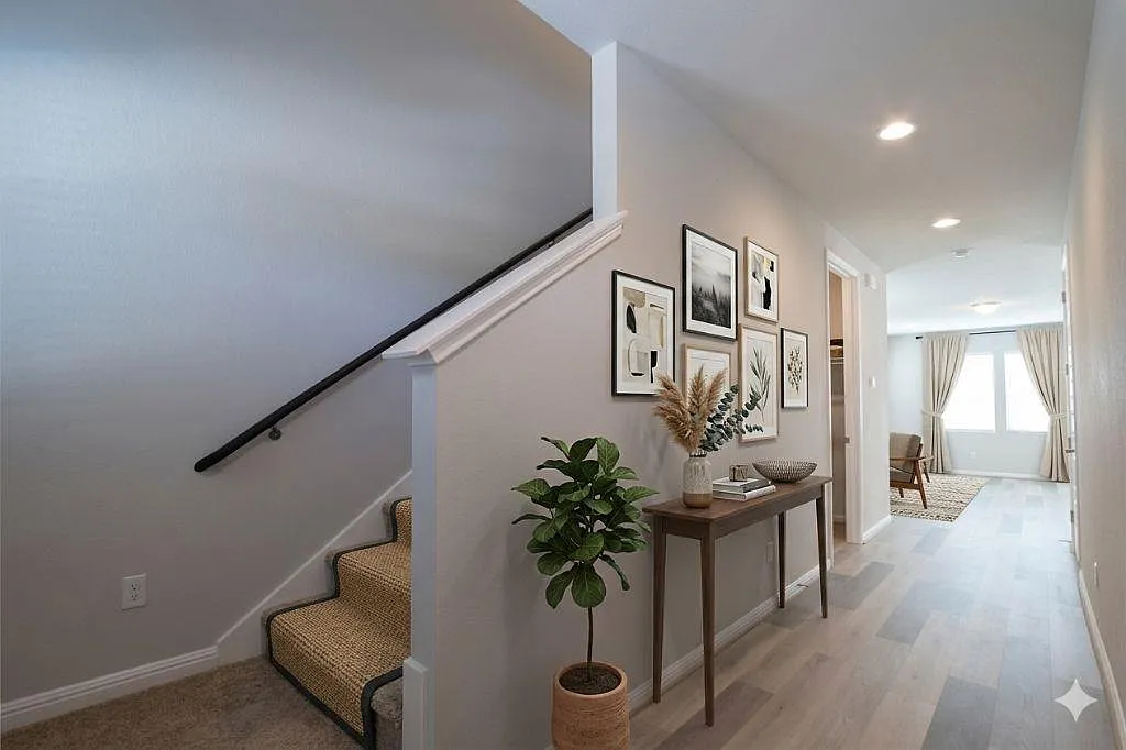 4 bed, 2.5 bath, 2015 sqft, $2,250 — Photo 2