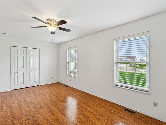 5th image of 857 Vista Pointe Dr