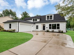 1311 W White Oak St, Arlington Heights, IL 60005