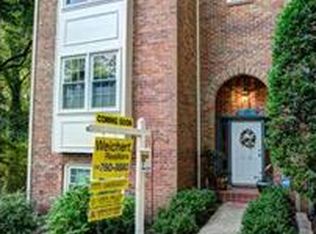 6608 Midhill Pl, Falls Church, VA 22043