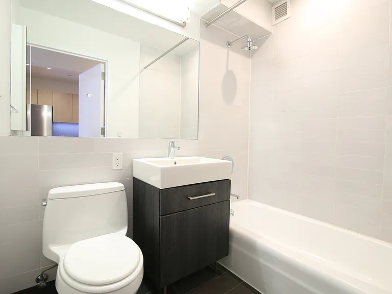 101 W 15th St #203 — Photo 8