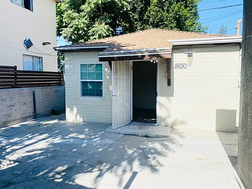 5630 1/2 Craner Ave Photo 1