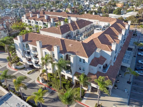 415 Townsquare Ln, Huntington Beach, CA
