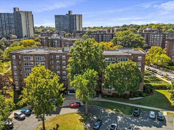 211-10 18th Avenue #5J, Bayside, NY 11360