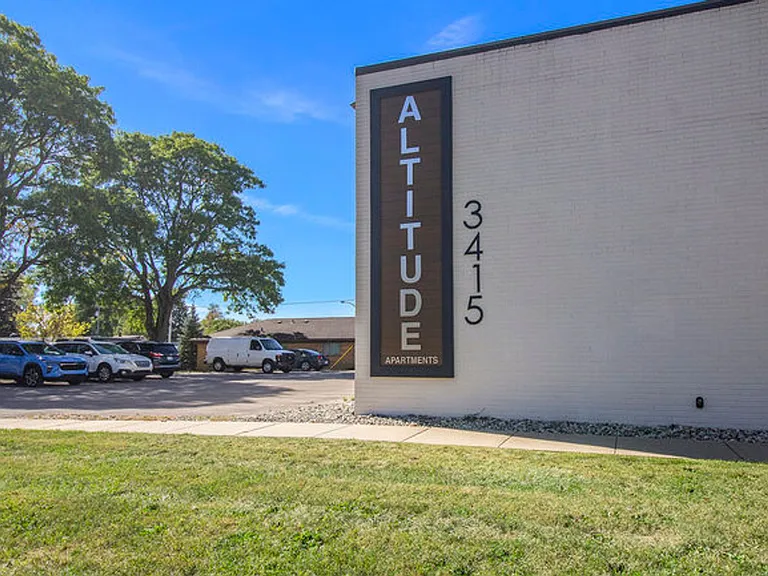 Altitude Apartments East — Photo 41