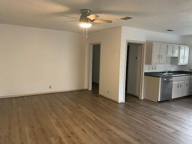 3927 Dexter Ave — Photo 3