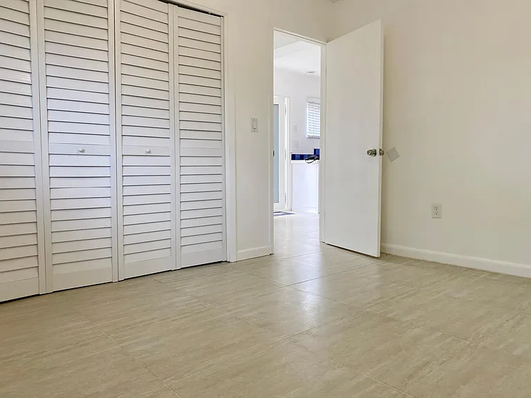 SW 51street Miami Fl Side — Photo 7