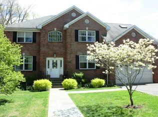 190 Townsend Ave, Pelham, NY 10803