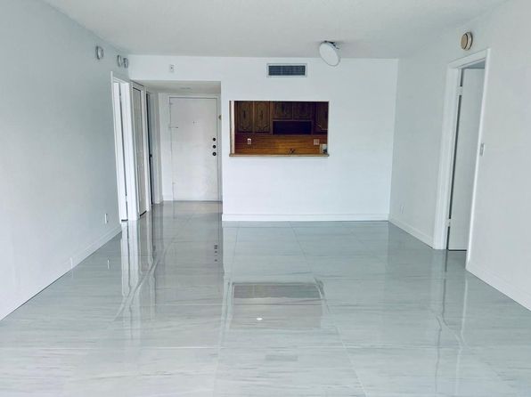 100 Lakeview Dr APT 305