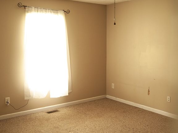 4th image of 138 Leigh Anna Cir