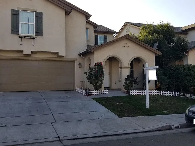 866 Papaya St — Photo 1