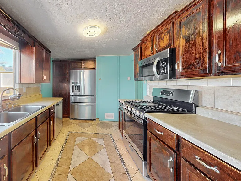 11517 Ralph Ave NE — Photo 31