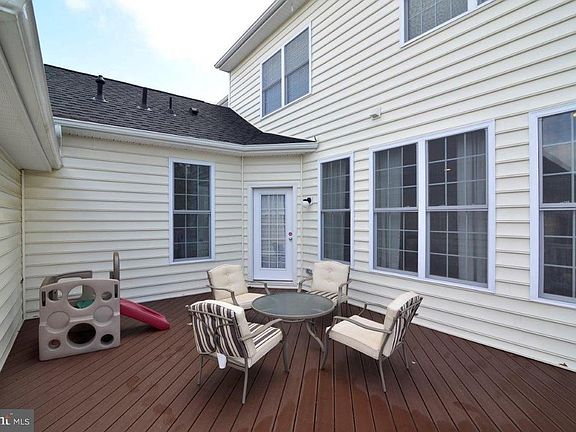 4th image of 23001 Chertsey St