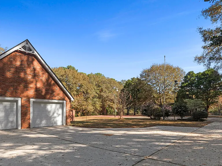 714 N Shady Ln — Photo 40