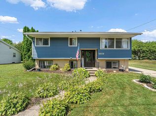 2019 Mitchell St, Oshkosh, WI 54901