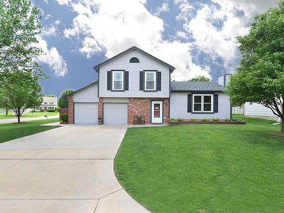 2nd image of 317 Oakwood Ct