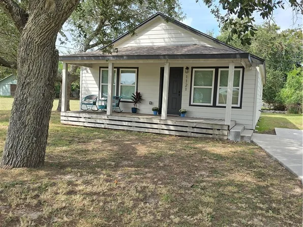 1121 Lady Clare St, Rockport, TX 78382